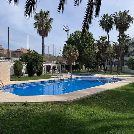 Spacious With 3 Pools Very شقة